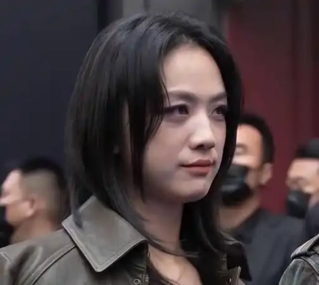 2014年，汤唯嫁给韩国导演金泰勇，他大手笔花了13.5亿买了一块480平的地皮