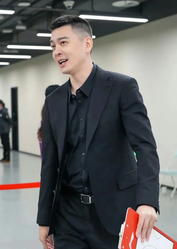 怒我直言！杨鸣带队输同曦的两场球跟王岚钦转会后续有关，第二节单外援确实是反常，放