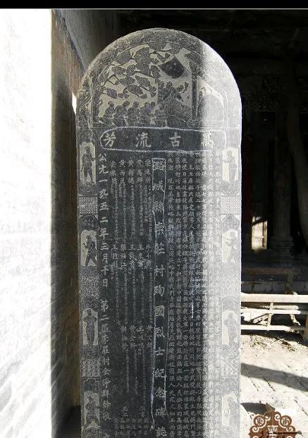 #罗塞塔石碑是不是伪造的#要按我说，那就百分百是假的，这用常规逻辑就能判断，比如