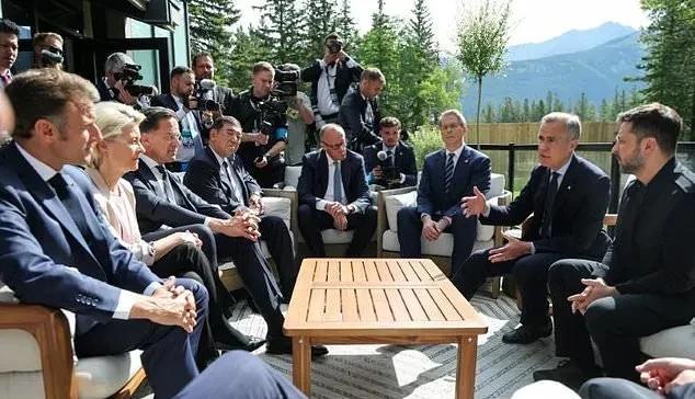 在G7峰会上，马克龙和欧盟委员会主席冯德莱恩、北约秘书长马克·吕特、日本首相石破