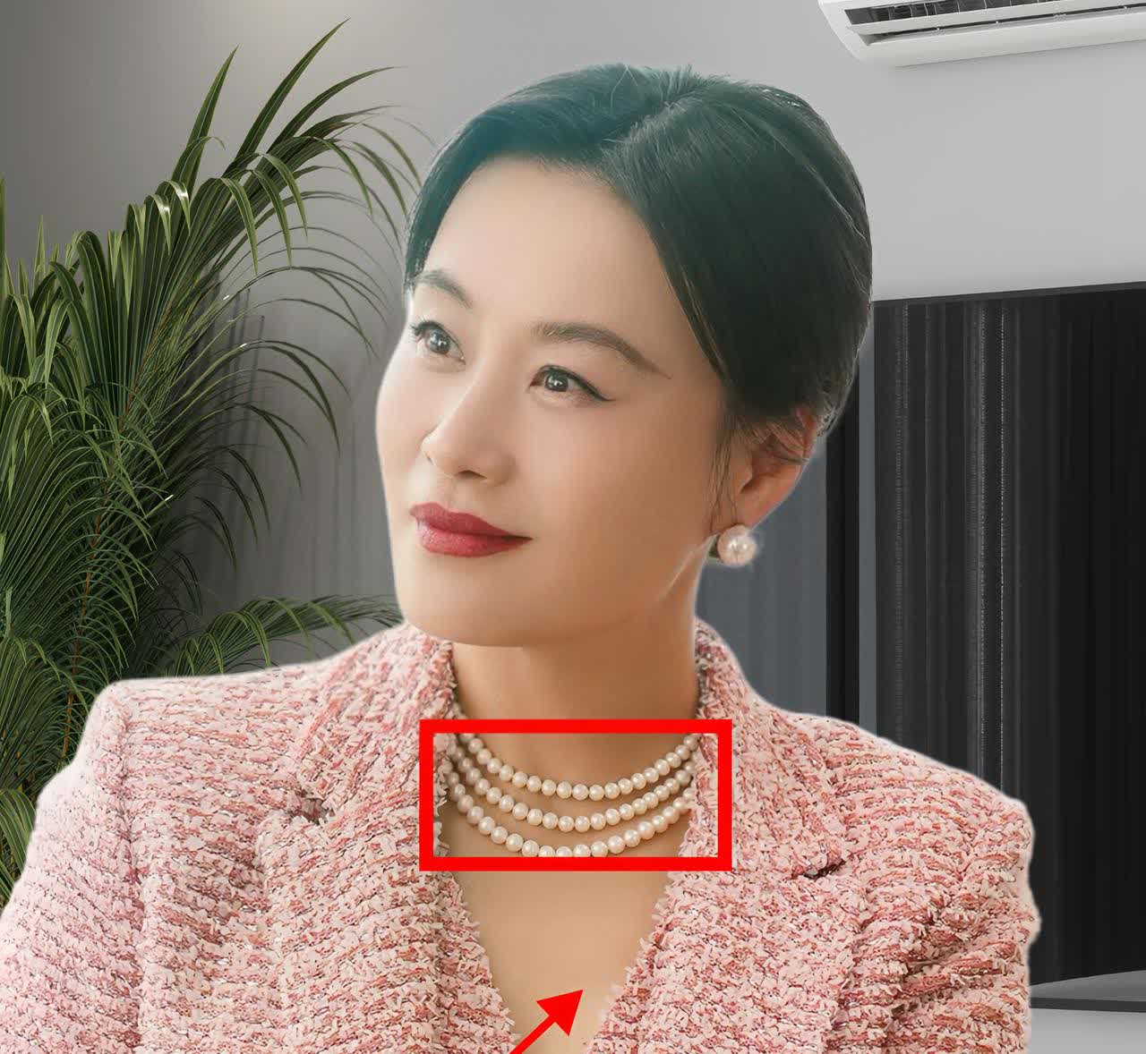 刚刚去查了邬君梅

不查不知道一查吓一跳

59岁邬君梅：三个月连拍《六