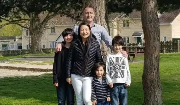 老头说能怀孕就结婚，结果真怀了











天呐！69岁亿万富豪爱上3