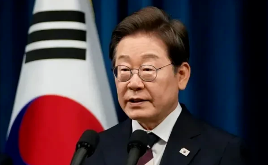 李在明：半路提醒特朗普要“说话算数”

正在飞往华盛顿的韩国总统李在明，急忙在半