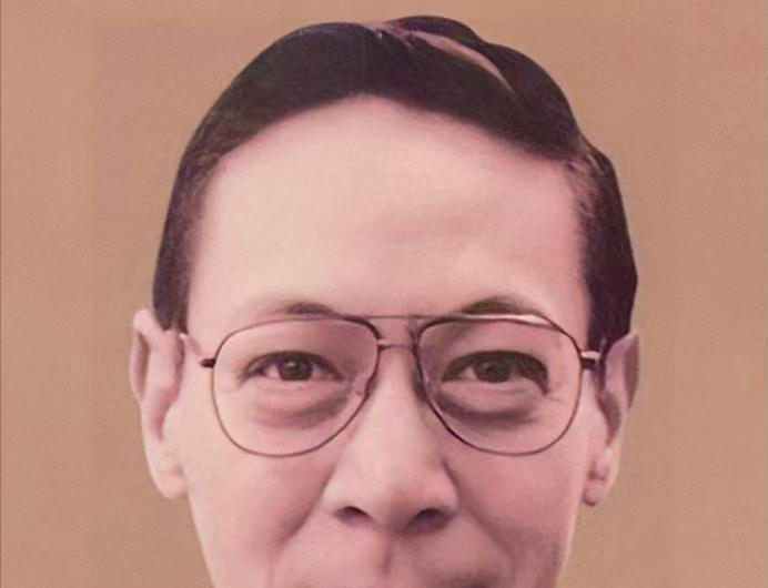 1996年，李登辉上台后撤掉蒋氏父子的陵墓守卫，并且让人大肆破坏蒋介石的雕像，宋