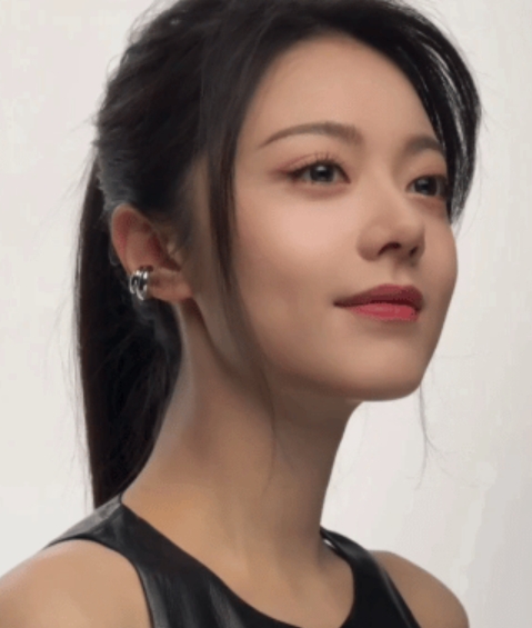 赵今麦瘦了好多，美感消失殆尽，从此不再粉她，真不懂为什么要减肥，没有一点主见，跟
