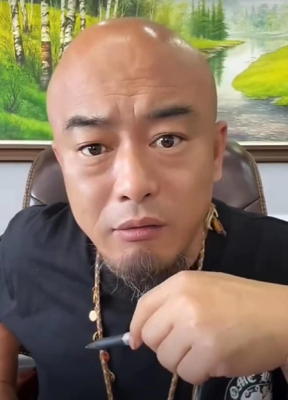 丁老五说最近很多网红都进去了，辛巴得罪的人太多！
             丁老