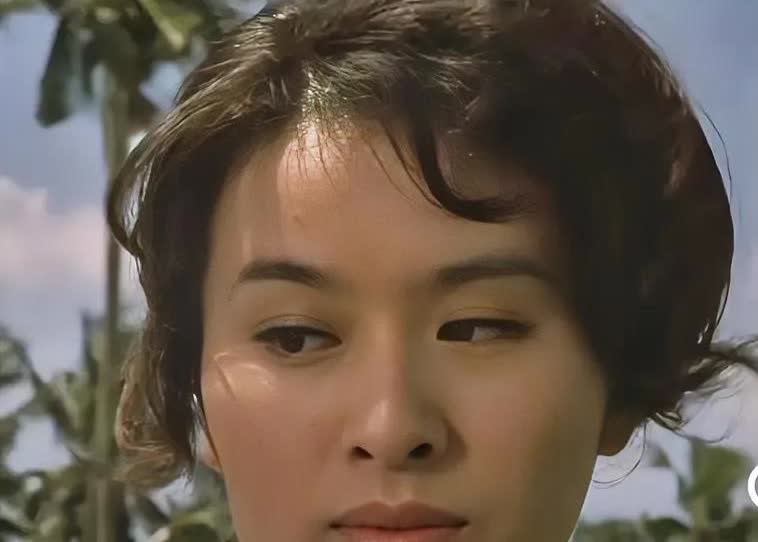 美得让人窒息的女神～栗原小卷

我还是懵懂少年的年代，您扮演的（生死恋）中的