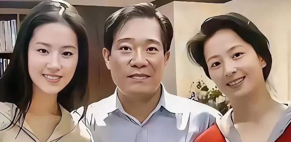 感觉刘亦菲妈妈气质更胜一筹