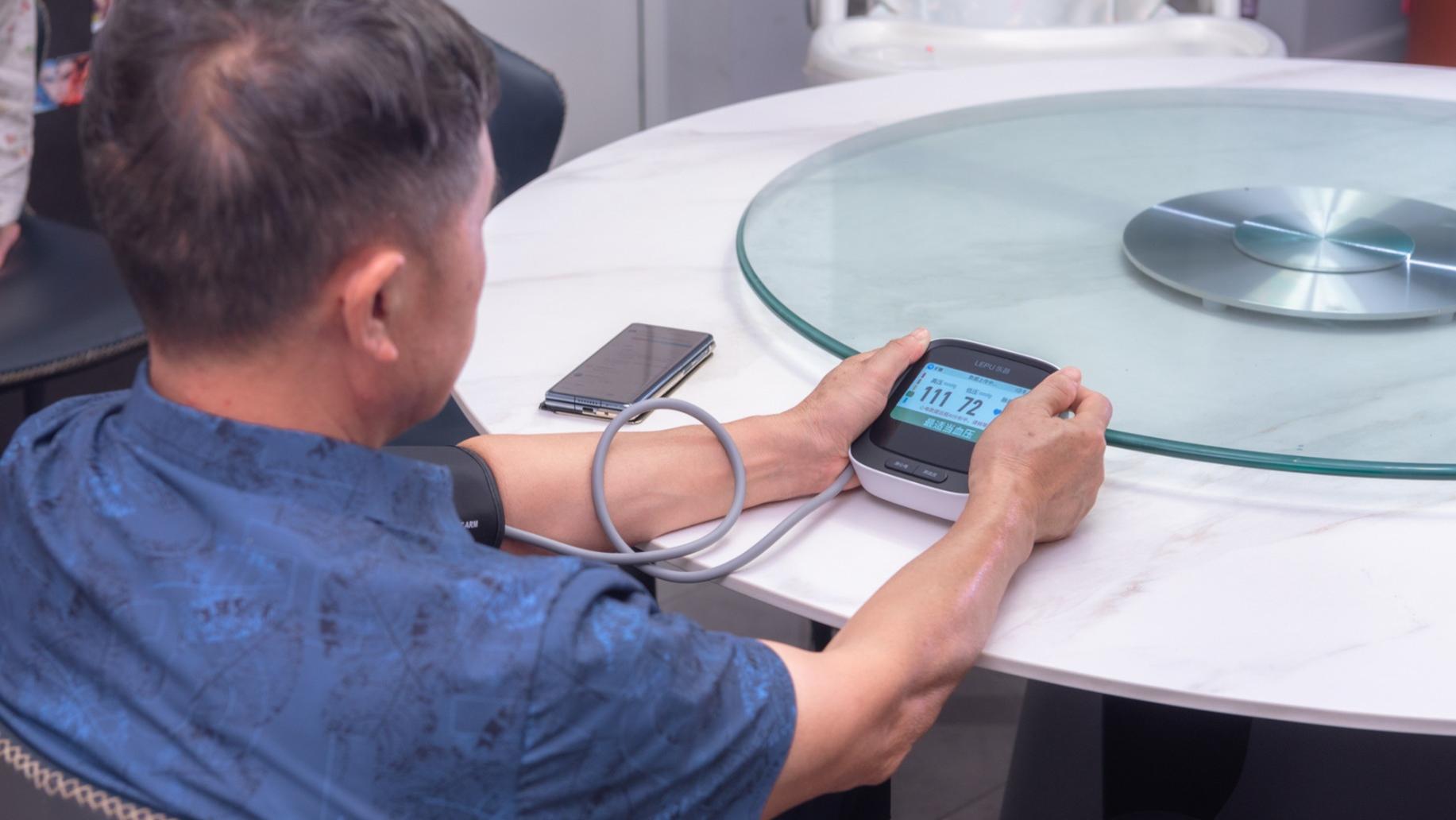 现在的AI+医疗是真的不错，乐普BP3AI心电血压心电计一步搞定专业级监护