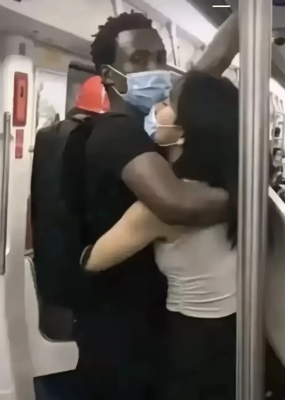 友子们，你们想对这个黑兄弟说点什么🤔
