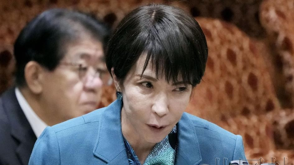 高市早苗反击，报复计划提上日程，还对华反问：为何批评日本？