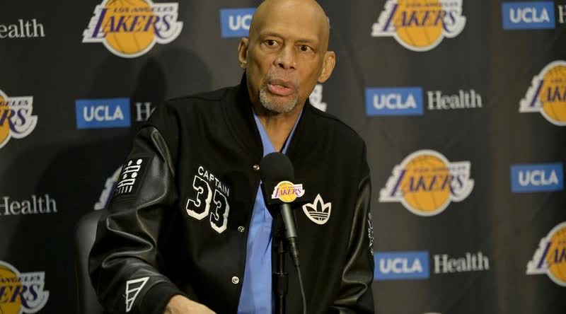 NBA改变时代的篮球技艺70年只有3个：
第一是贾巴尔的天勾
第二是乔丹的滞