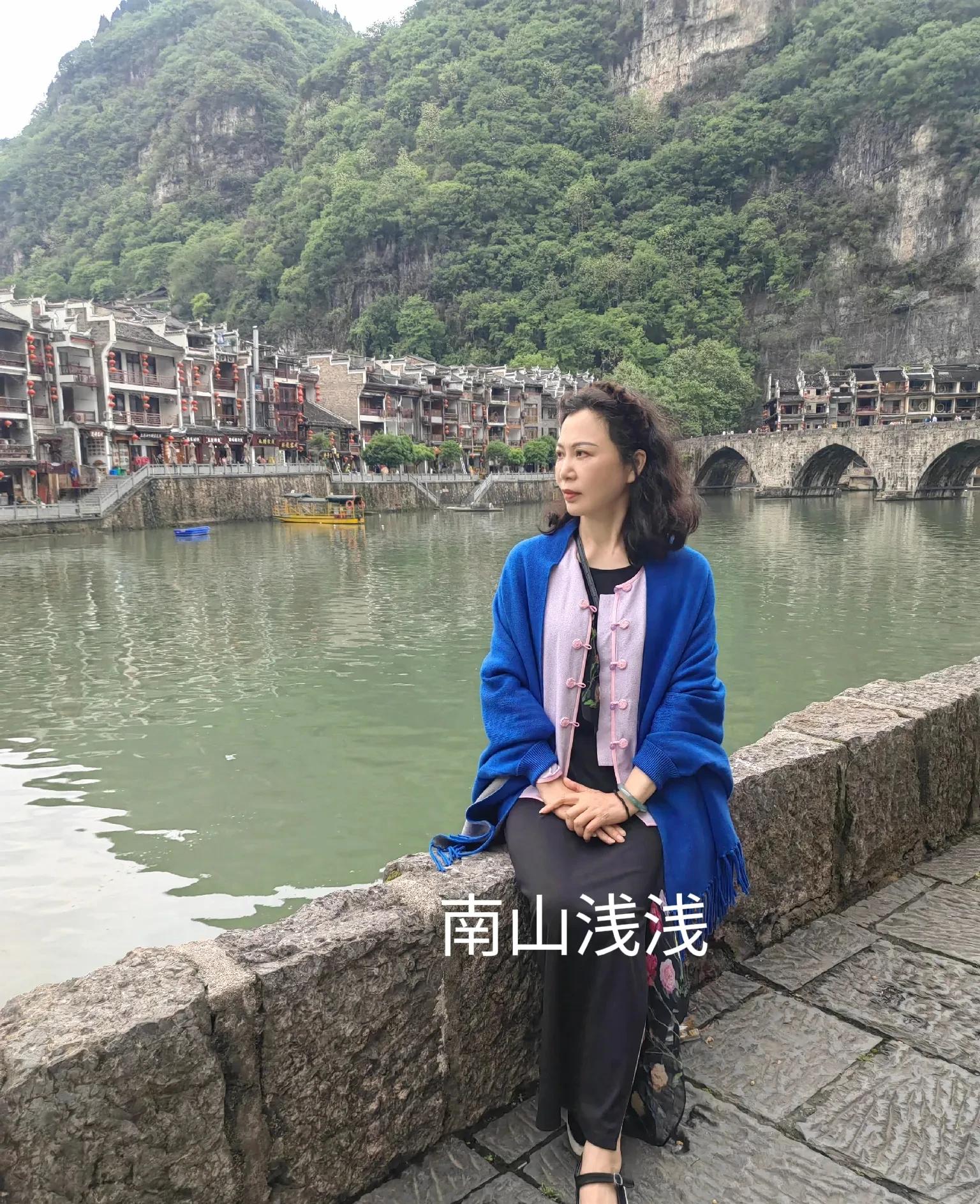 女人50岁后，对很多事都不感兴趣了，除了钱。钱带来尊尊严与快乐。



40岁那