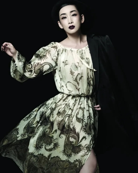 2014年，秦海璐嫁给王新军，第二年就给他生了个宝贝儿子。可生完孩子王新军就变了