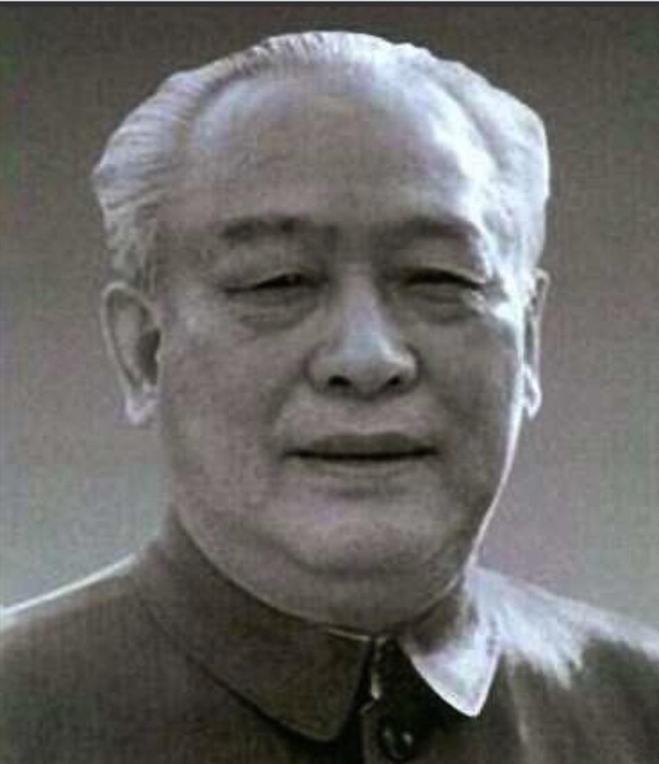 1960年，石油部长余秋里为救大庆油田，找罗瑞卿要飞机运 5 吨焊条。罗瑞卿一听
