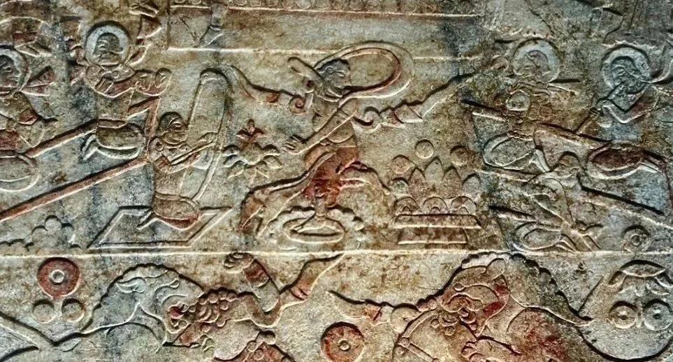 虞弘的“虞”字不包括在所谓粟特姓之中，加之其父亲和本人的出身都是鱼国，所以我们在