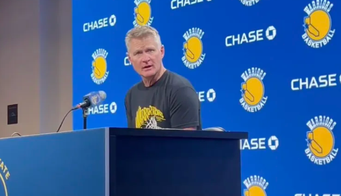 NBA杯小组赛，勇士123-127不敌开拓者。
赛后勇士主帅史蒂夫-科尔接受了记