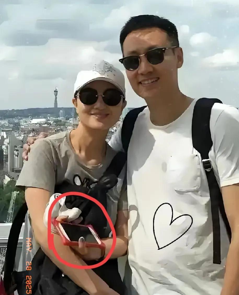 一了解辛柏青就明白，
他堪称好男人典范！
朱军问朱媛媛家里谁管钱，她一句
“数学
