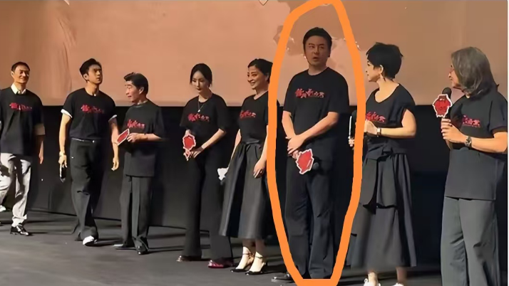 看《长安的荔枝》
 
一直以为阿僮好矮
 
尤其和雷佳音站一块，完全儿童身高，没