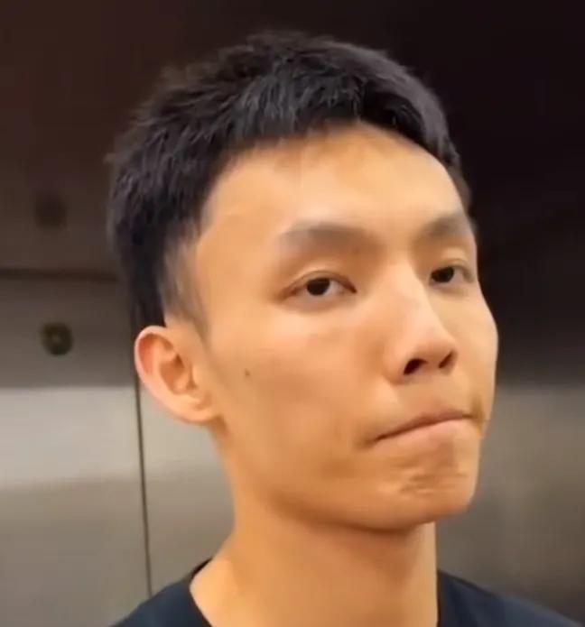 10秒钟沉思欲言又止，徐杰咬着嘴唇的痛苦表情，还真让人心酸！
4月19日晚，广东
