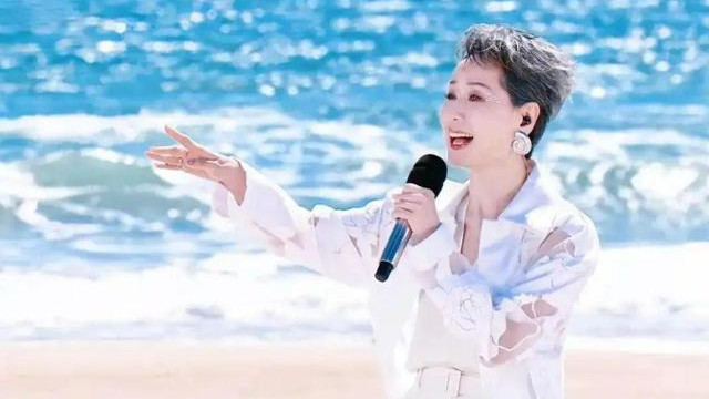 我们都知道，《浪姐2025》这档节目最近热度一直很高，集齐了具有较高话题争议度的王珞丹、李晟还有侯佩