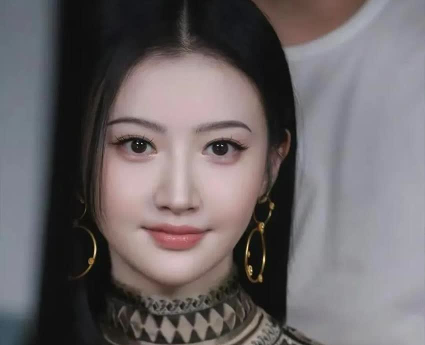 景甜，这辈子做的最对的3件事

和第一任男友分手，虽说他对她很好，资源也给够