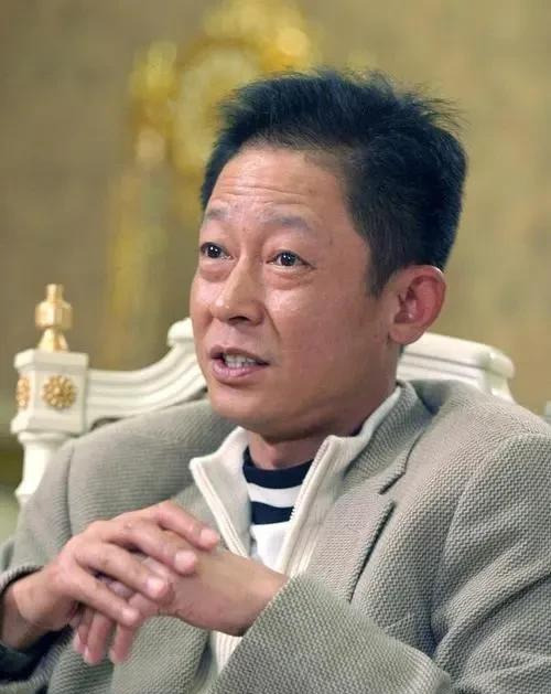 王志文金鹰奖风波











王志文和女记者的冲突，竟然是因为一块口香