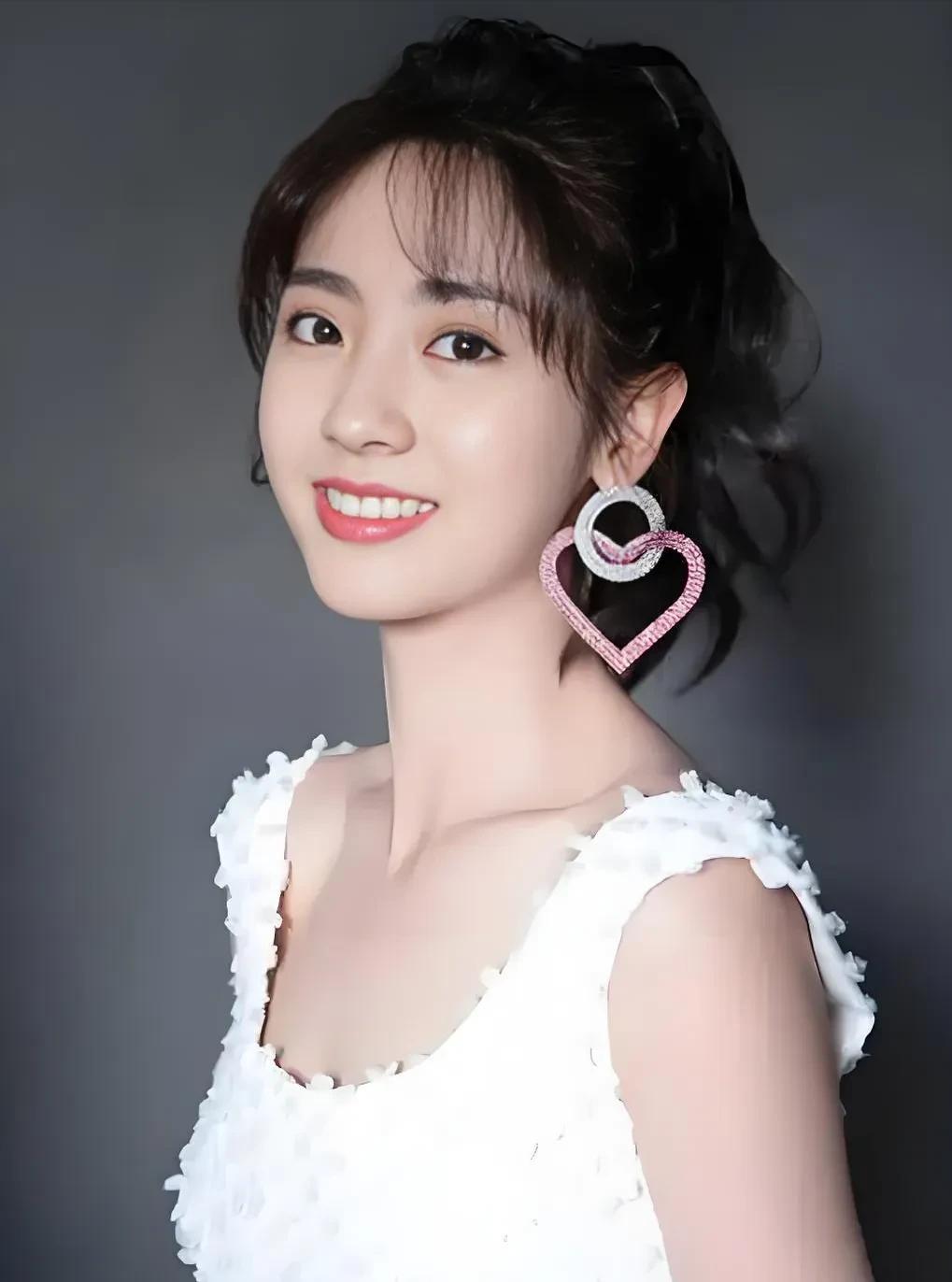 《生万物》播了六集，火的不是杨幂欧豪，是邢菲演的小企鹅，这凭什么？
邢菲演的宁苏