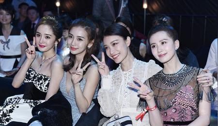 惊爆！这演员长相平平资源却开挂，啥背景啊？
家人们，今天必须给你们好好唠唠娱乐圈