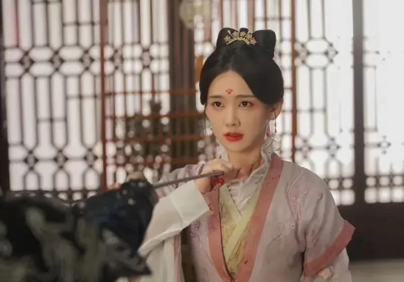 该说不说，李沐宸确实漂亮，她的资色在美女如云的娱乐圈里，也是很耀眼的存在，她的皮