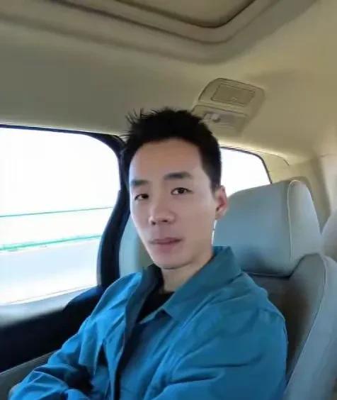 东方甄选台柱子顿顿离职，他说不要慌，不要慌，太阳下了有月光，在自己即将30岁的时