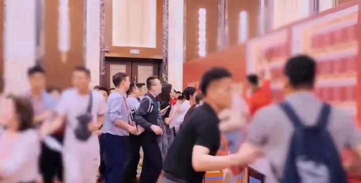 关于城阳某楼盘摇号，
销售过百套的问题，
其实是卖了大几十套，