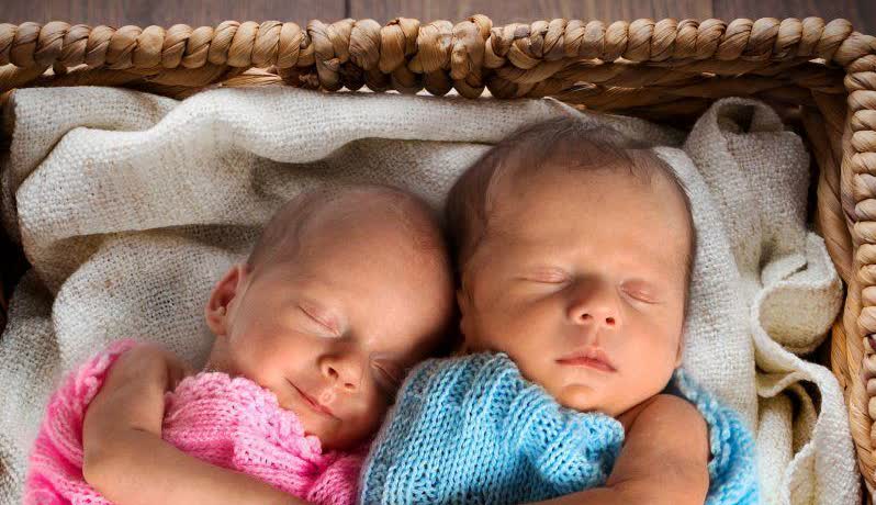比中彩票还难！2018年，厦门一女子婚后生下一对双胞胎，丈夫却越看越觉得不对劲，