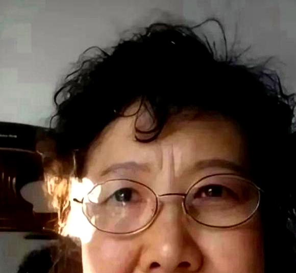 七十一岁，还能“造”？别笑，还真有。最近一则采访火了，一位七旬老妪讲述了自己的“