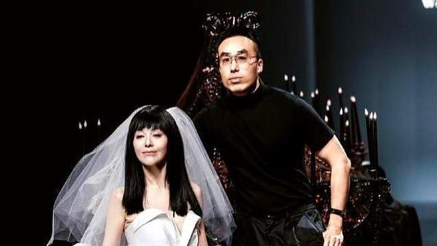 54岁王琳上海时装周走秀：打破年龄枷锁，演绎“叛逆新娘”新风尚