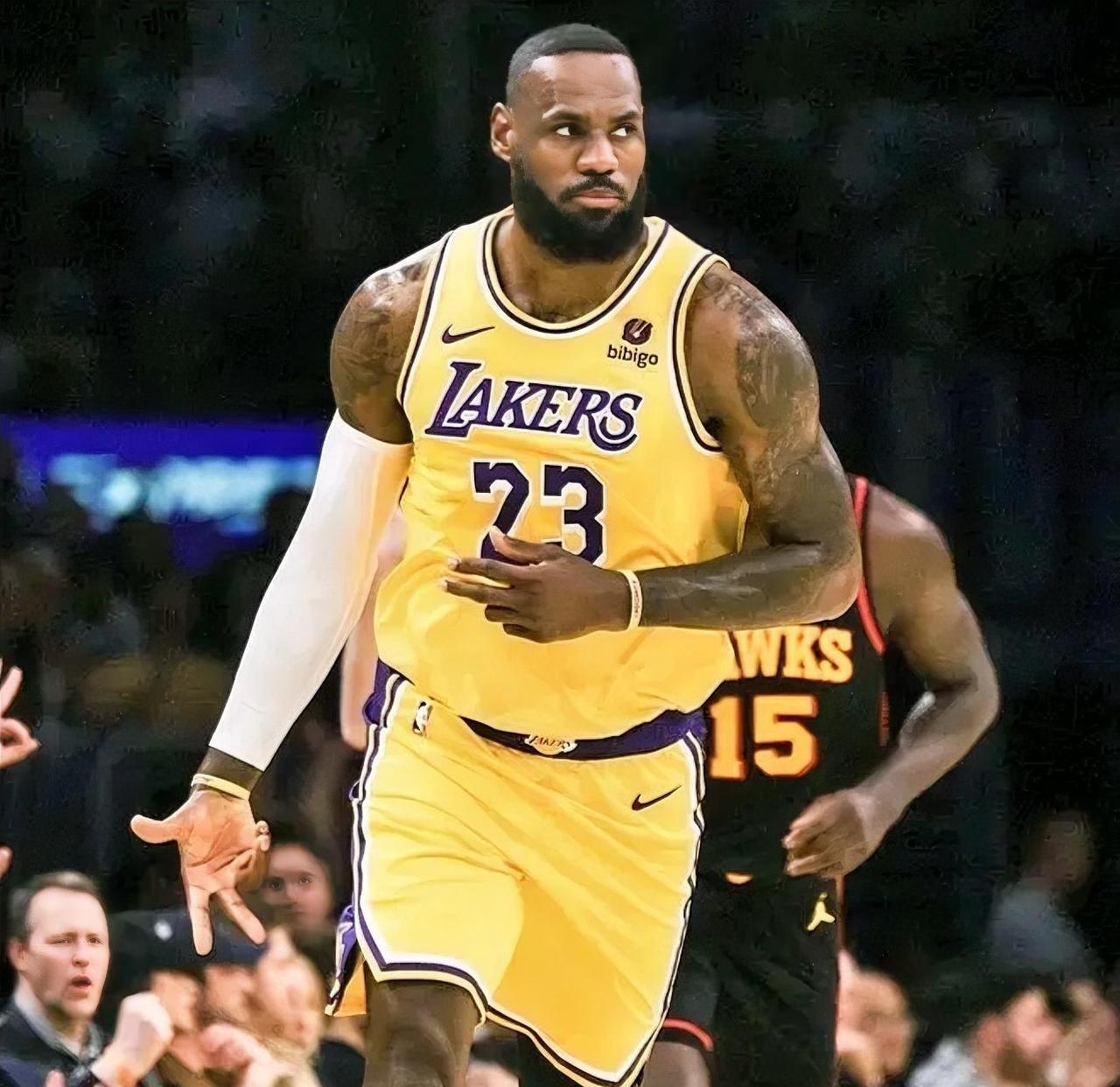 这体能安排太合理了！背靠背直接休一场，妥妥的科学养身备战节奏！
据湖人消息，勒布