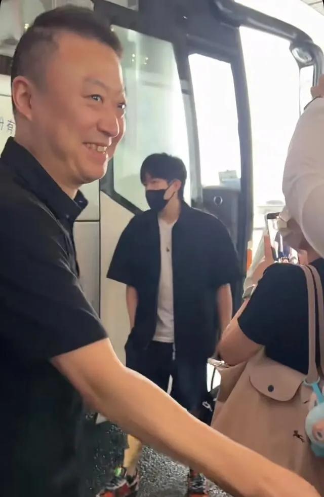 国乒出征横滨！！！
北京时间8月5日，国乒大部队正式集结，出发日本，参加8月7日