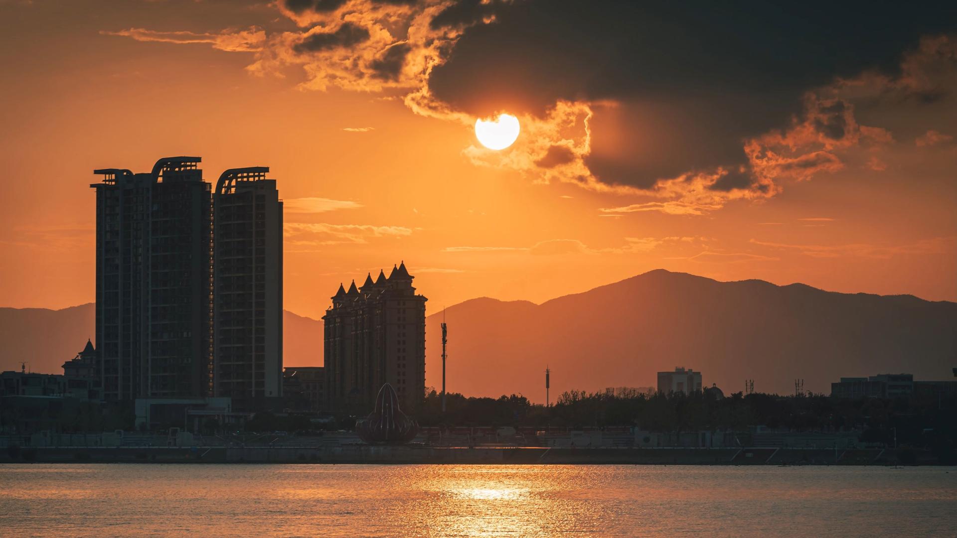 为什么越“修行”越内耗？答案是：你把避世当觉醒了