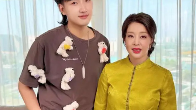 75岁仍活跃一线！刘晓庆年演3部话剧被称“铁人”