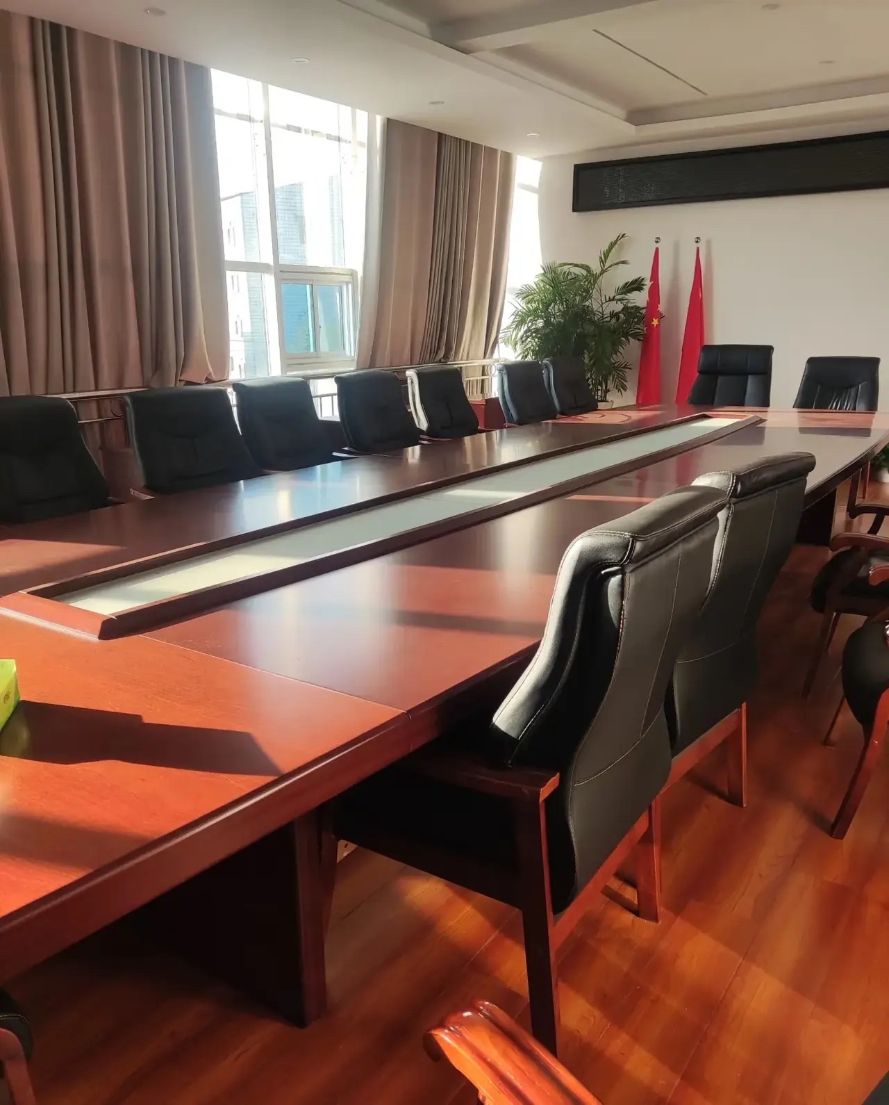 体制内的办公室为什么都是干干净净的，一点灰尘都没有