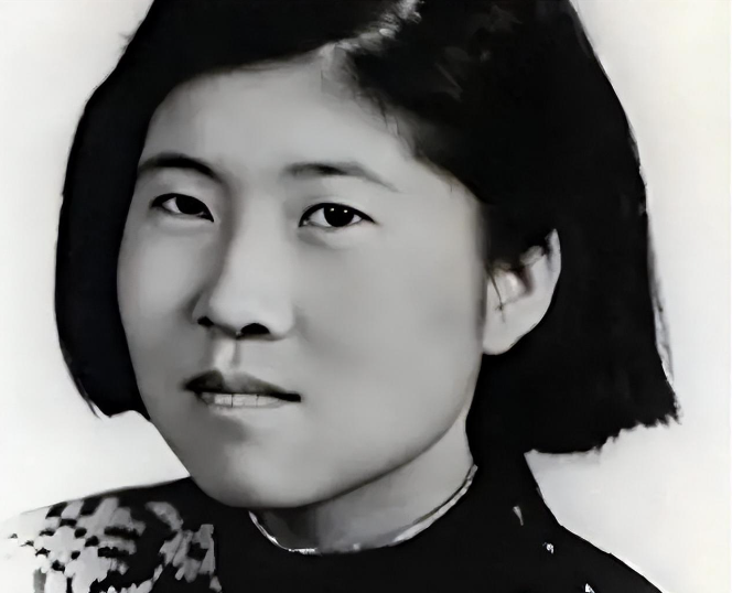 1958年，爱国将领杨虎城的女儿杨拯陆在筹备婚礼期间离奇失踪，几日后，她的尸体出