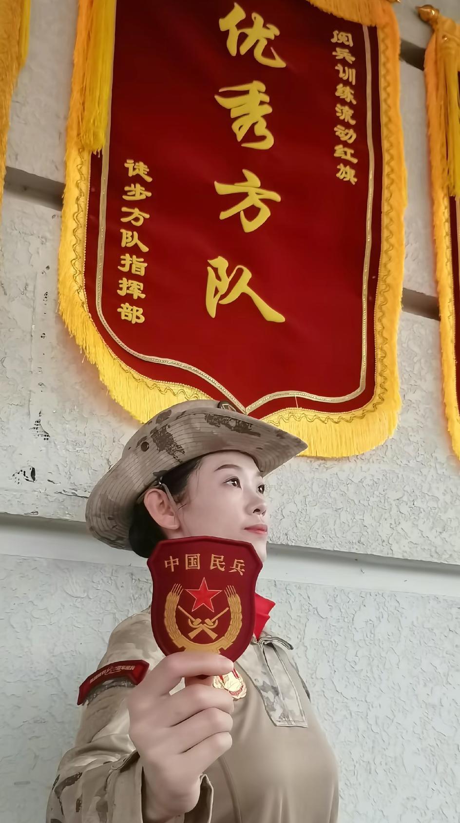 我发现女民兵方队的姑娘个个都是“三高”：颜值高，情商高，个子高。
九月三号的大阅