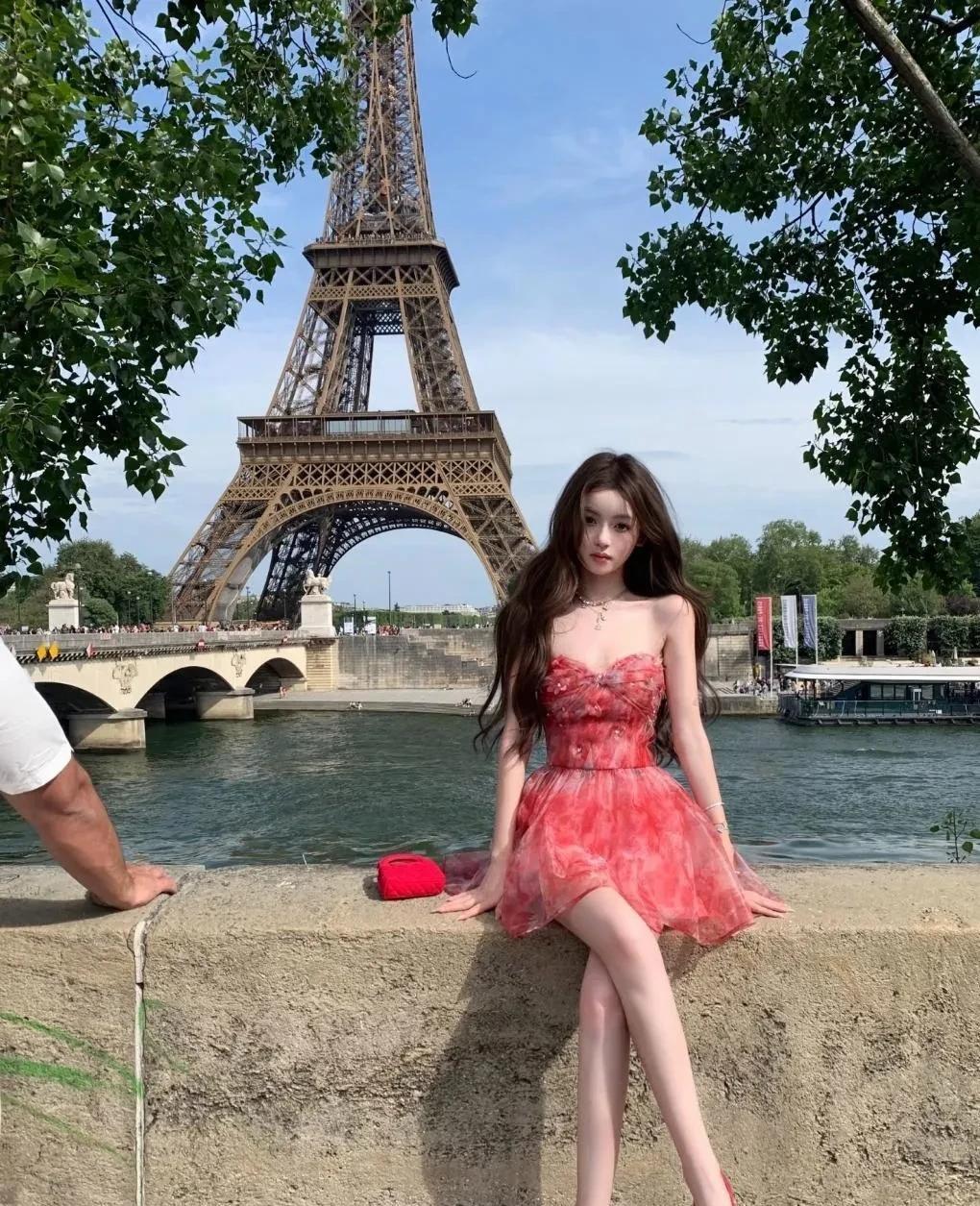 真羡慕王思聪
比过去的皇帝还“性福”
王思聪第N个女友
懒懒像不像洋娃娃？
感觉