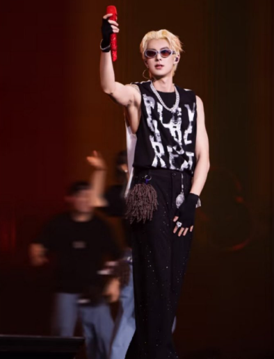 王鹤棣拒绝捆绑Cp与其说是避嫌，不如说是清醒，困在人设中，不如大大方方做自己，不