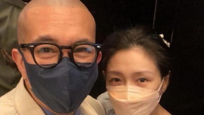 具俊晔最新近照曝光：又黑又瘦，带着黑框眼镜，看起来就像小老头