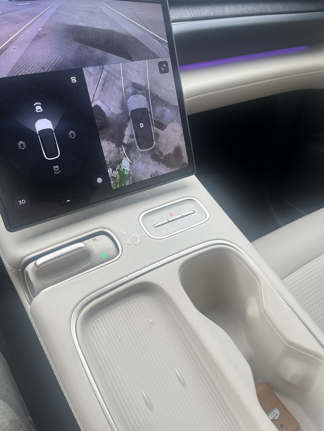 开蔚来汽车品漏水人生
蔚来汽车es6 在开了115 天的时候居然漏水了！那时候我