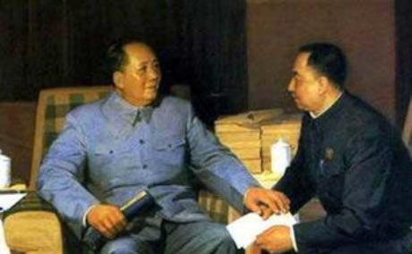 1976年，毛主席去世，当华国锋赶到中南海时，毛主席已无呼吸，情急之下，华国锋迅