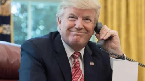 当高市早苗挽着特朗普胳膊时，她没料到接下来的电话会如此尴尬