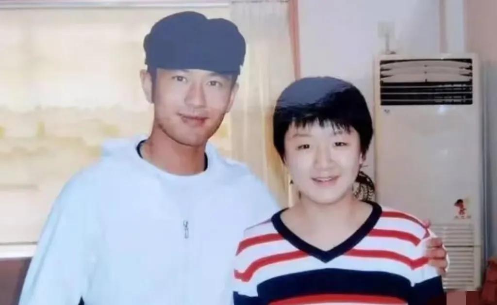 有人问，黄晓明和陈梦的亲戚关系近吗
感觉挺远的啊，按理来说没有什么交集
但其实他