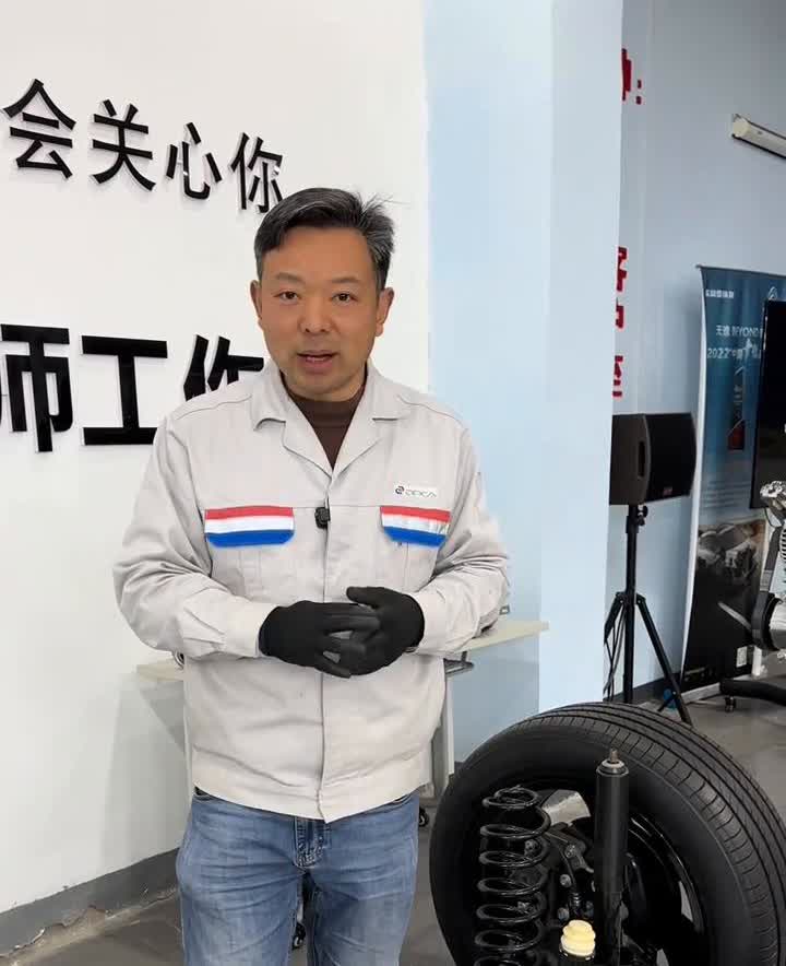 法系扭力梁。
能把扭力梁玩转的就是法系。一说到法系的扭力梁，大家一说就是板悬，